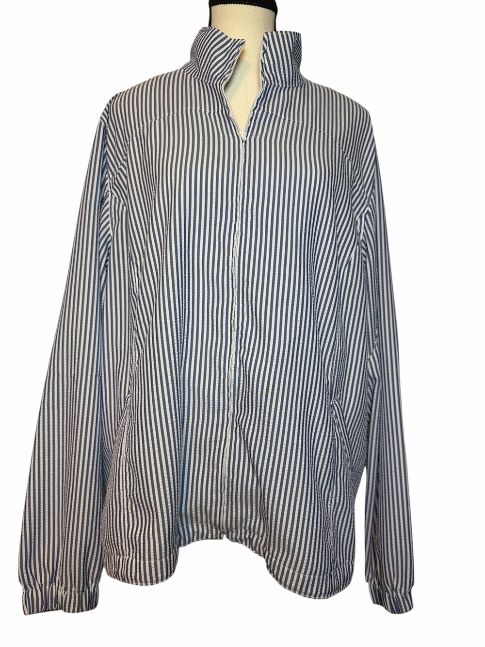 Orvis Women’s size XL full zip blue and white striped seersucker jacket